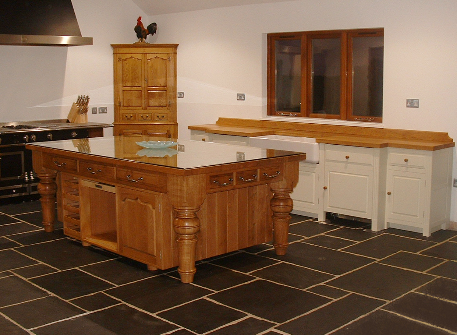 Freestanding Bespoke Kitchens 1 Bespoke modular and freestanding kitchen furniture with painted cabinetry and oak worktop