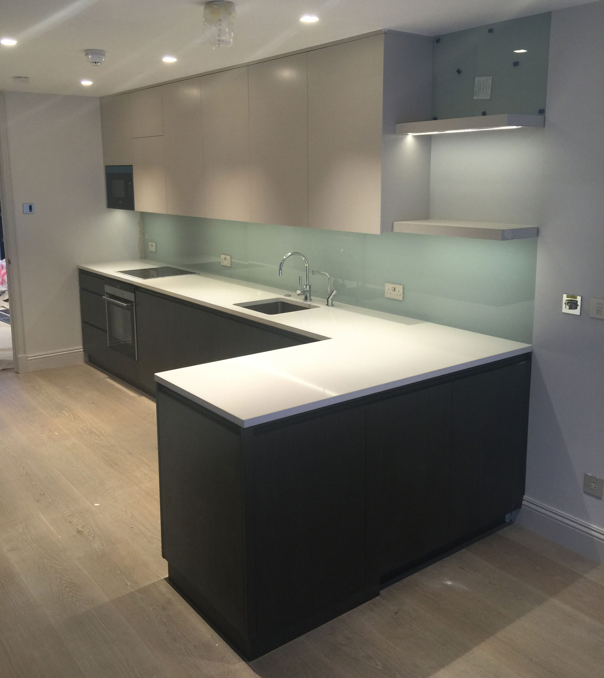 Kensington Bespoke Kitchens 3 Book-matched walnut Kensington kitchen design inspiration