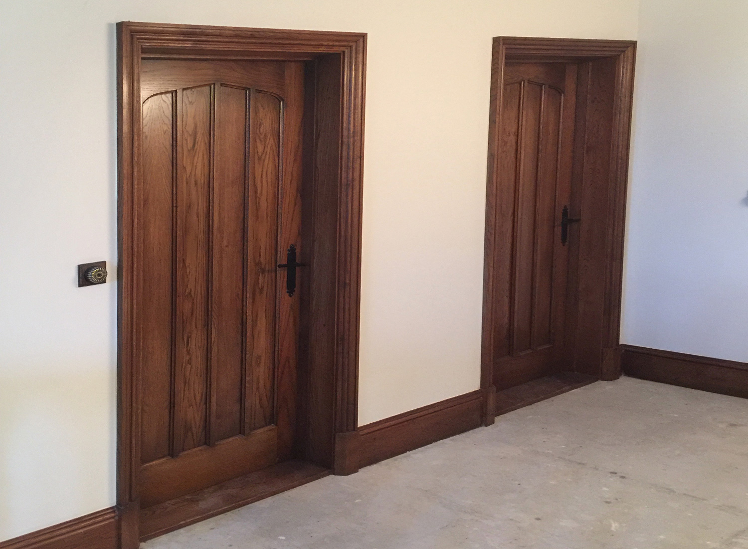 Bespoke single oak doors with frame