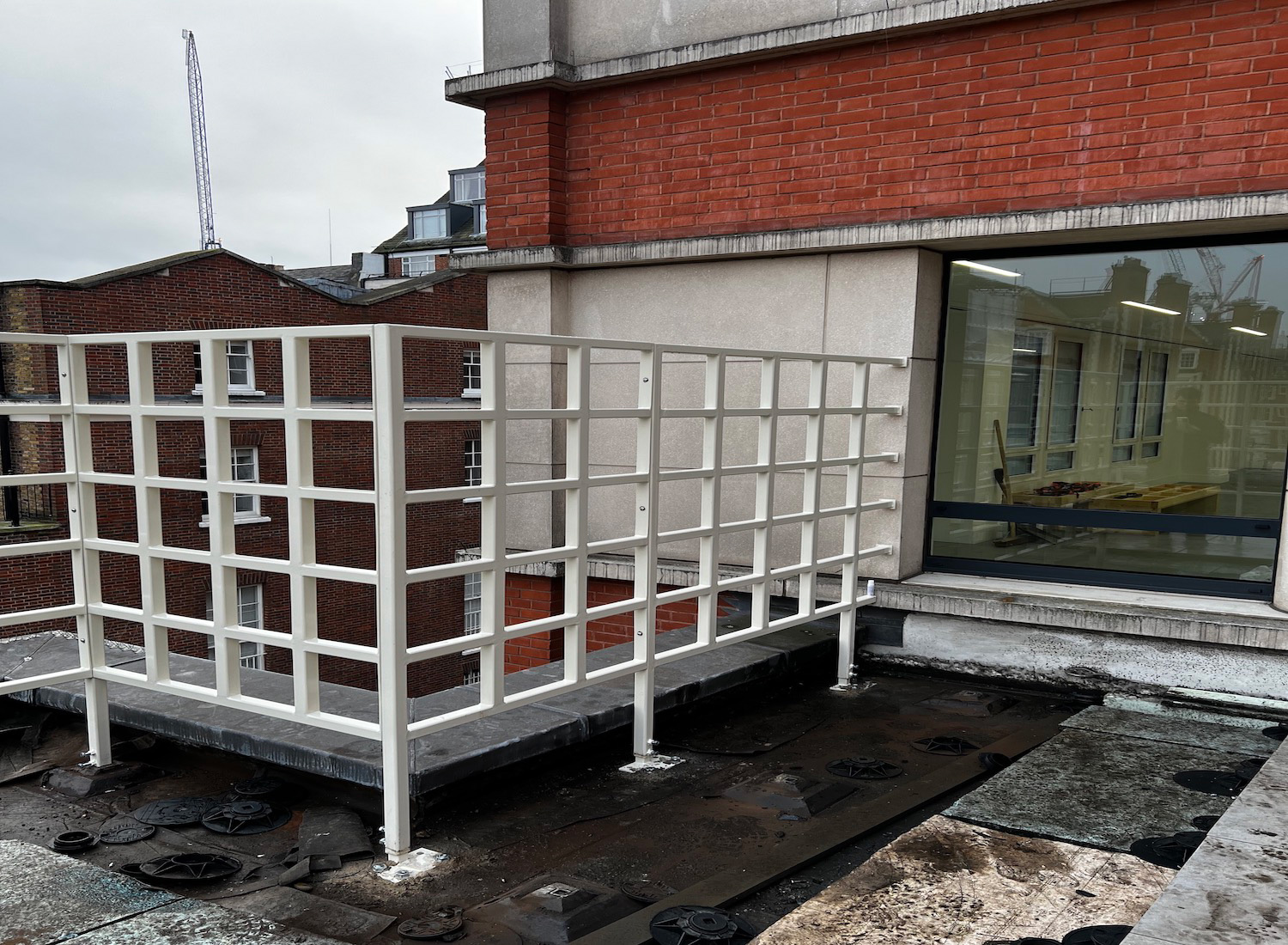 Park Lane bespoke steel fence, London