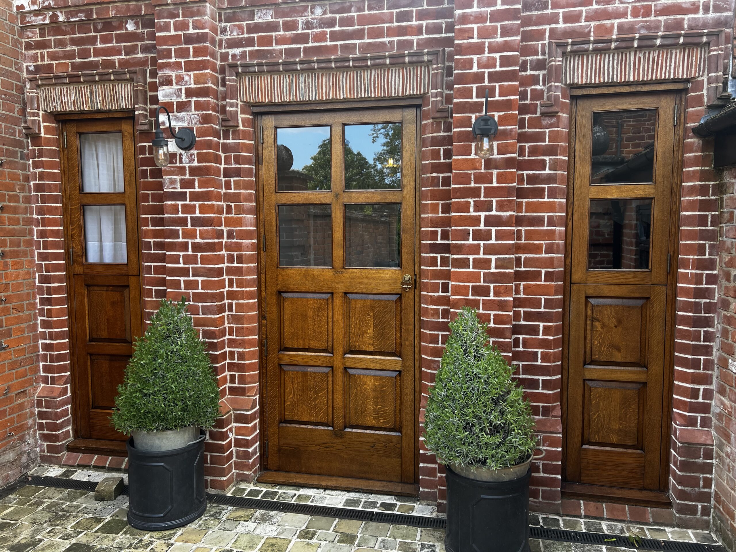 The Timeless Appeal of Oak Front Doors: Beauty, Strength, and Durability 1 Oak Door and Windows