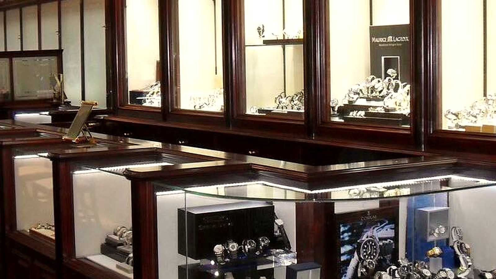 Weir & Sons — Flagship Jeweller's Display, Dublin 1 Wier sons Dublin — Reeve & Co