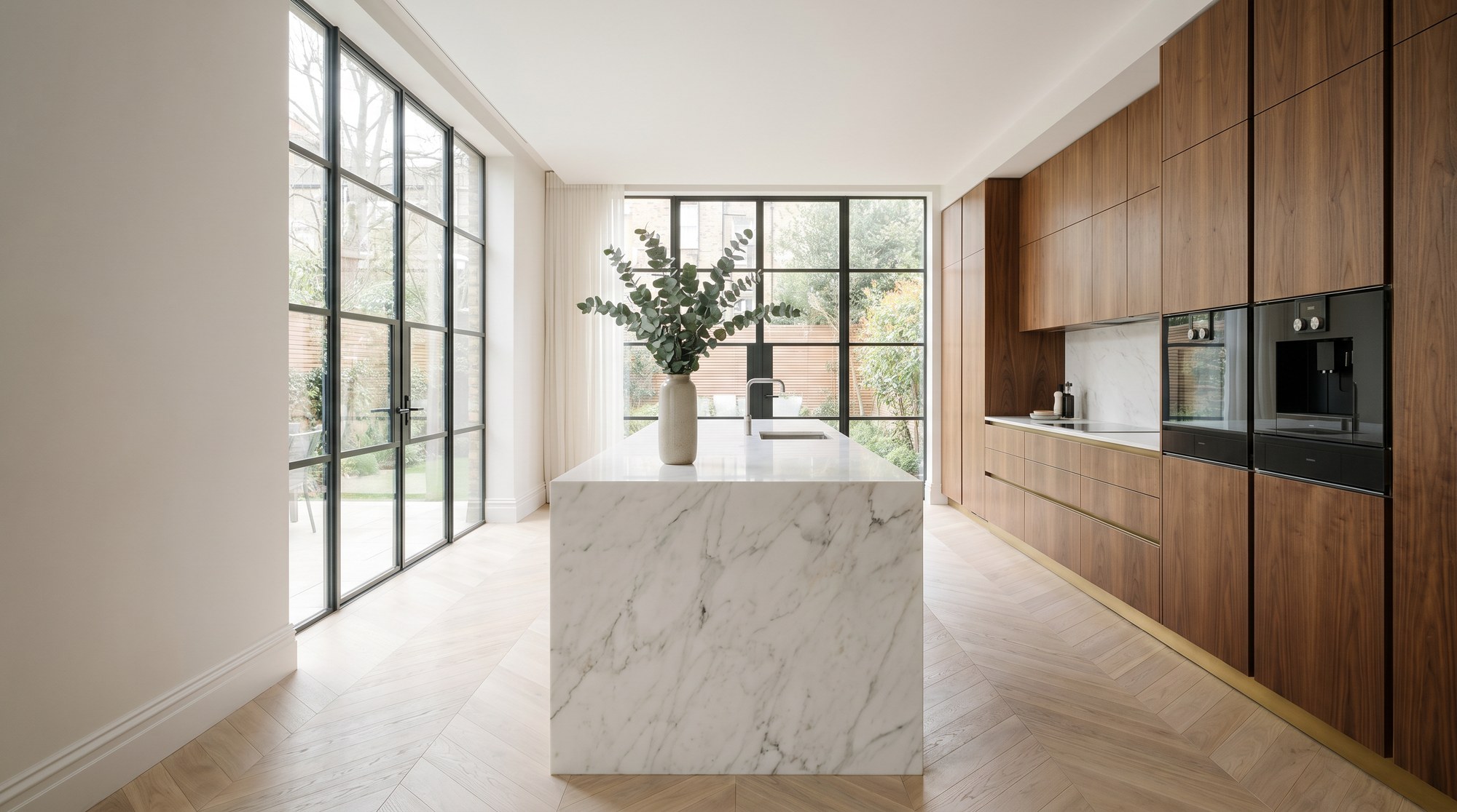 Bespoke Essex Kitchens — Moulded In-Frame Kitchens, Hand-Made in Suffolk 8 Kensington kitchen