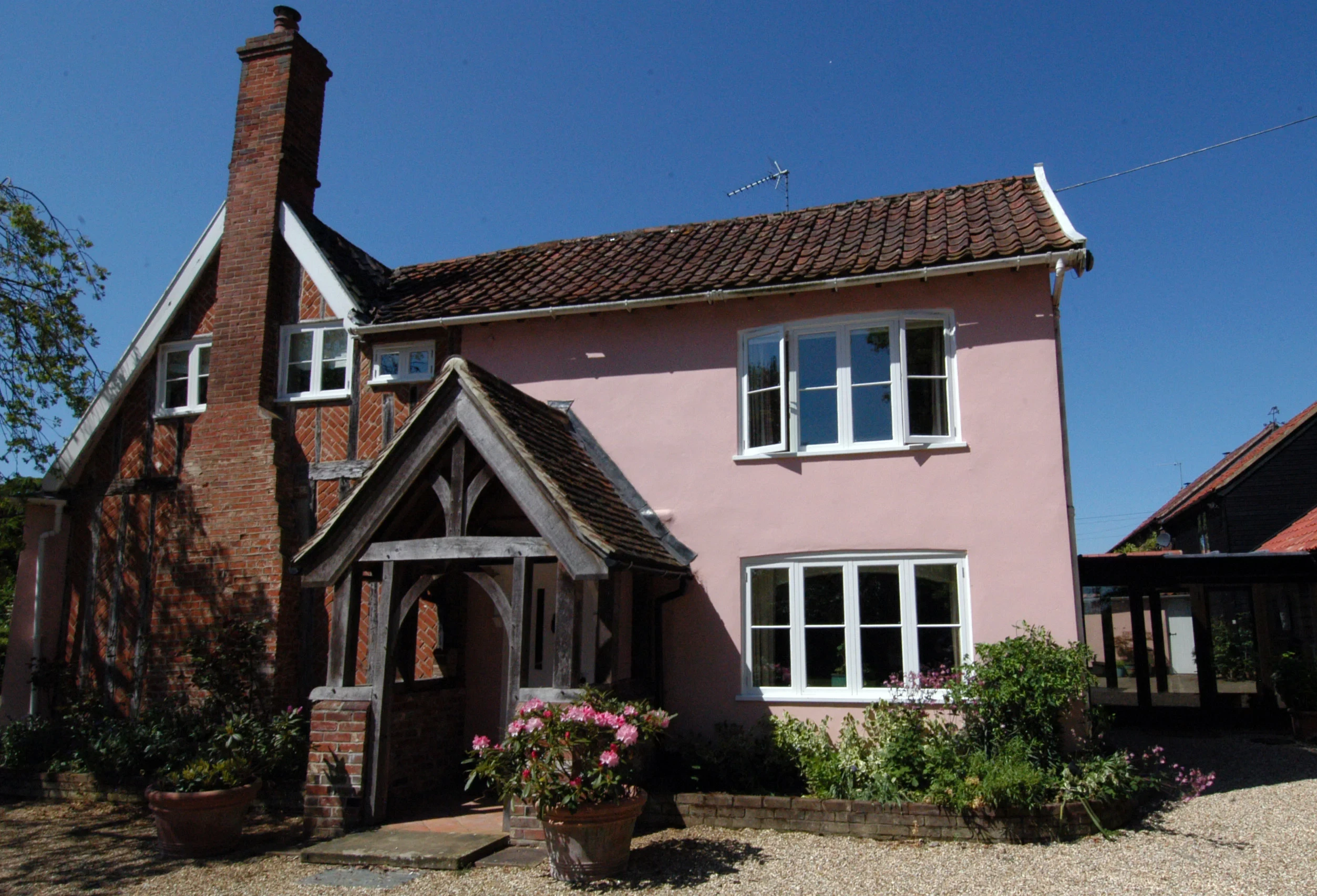 Bespoke timber sash and casement windows: how we make them in Suffolk 1 Painted bespoke timber windows with slim-light glazing, made by Reeve & Co in Suffolk